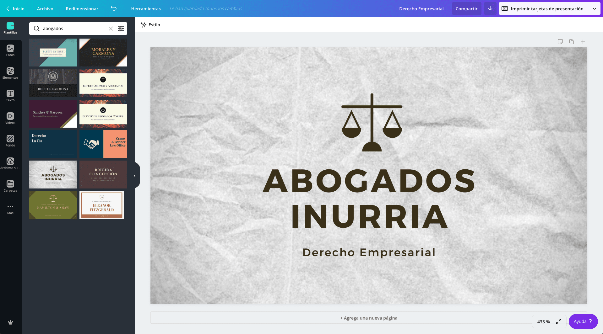 Редактор Canva с результатами поиска шаблонов для адвокатов и юридической визиткой на холсте