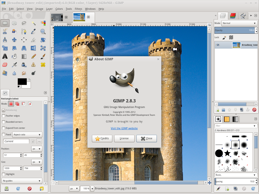 GIMP: рабочее окно редактора со слоями и инструментами