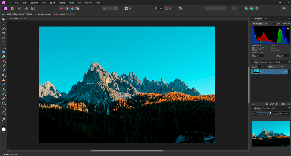 Интерфейс Affinity Photo с фотографией и панелями