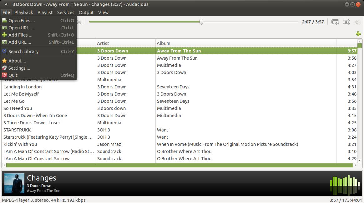 Интерфейс Audacious в Linux с плейлистом и меню открытия файлов