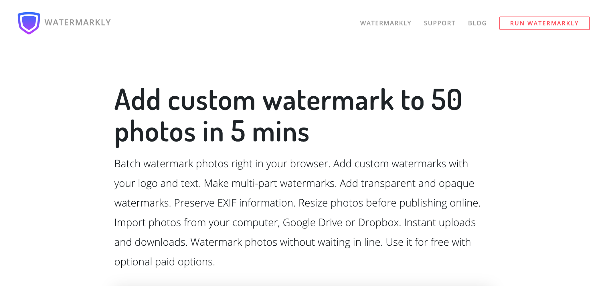 Рабочее окно Watermarkly с фотографиями и параметрами логотипа