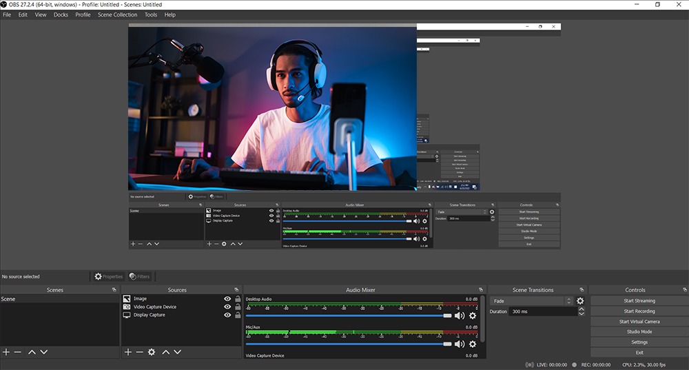 Рабочее окно OBS Studio со сценами и источниками