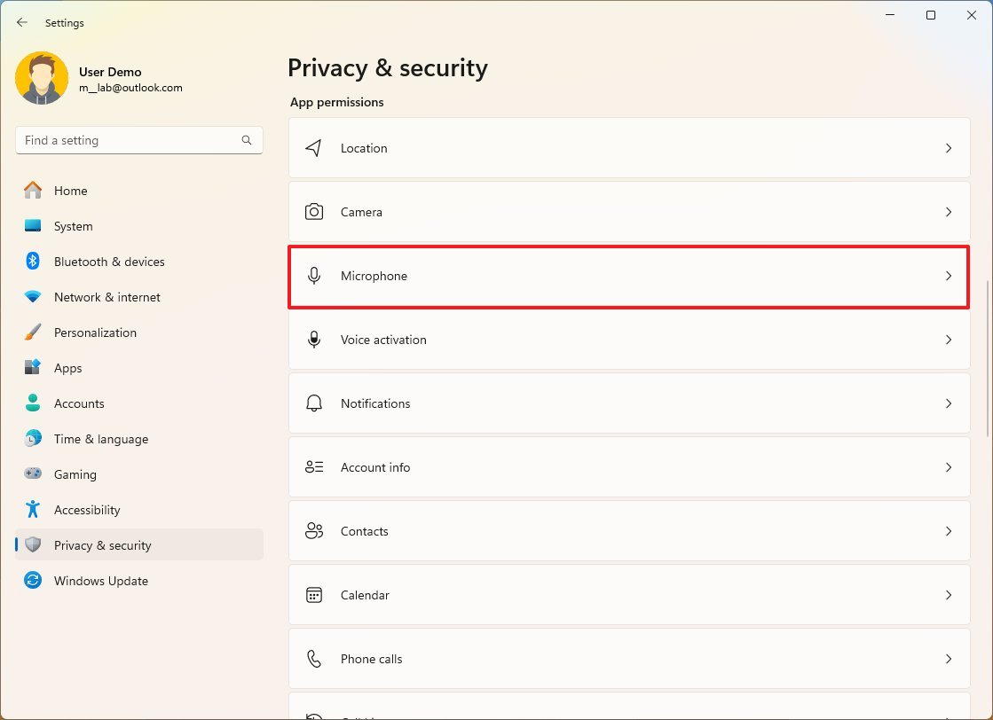 Параметры Windows 11 с разделом конфиденциальности микрофона