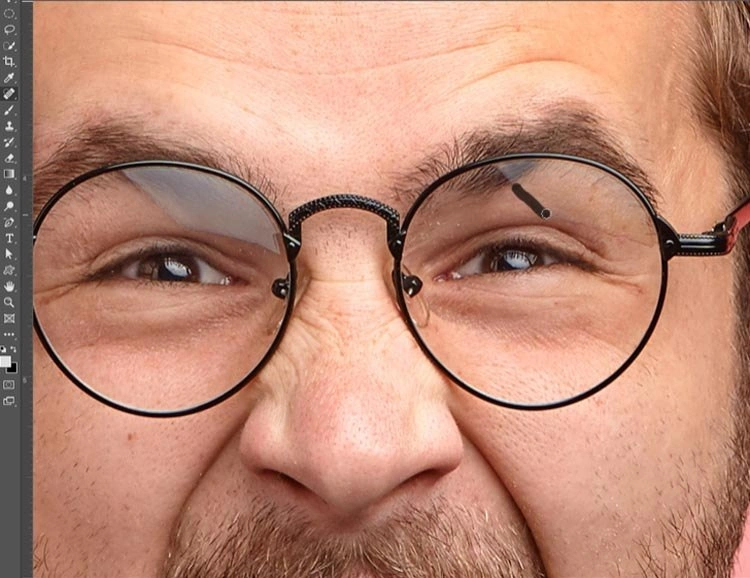 Клонирование мелких деталей вокруг глаза в Photoshop