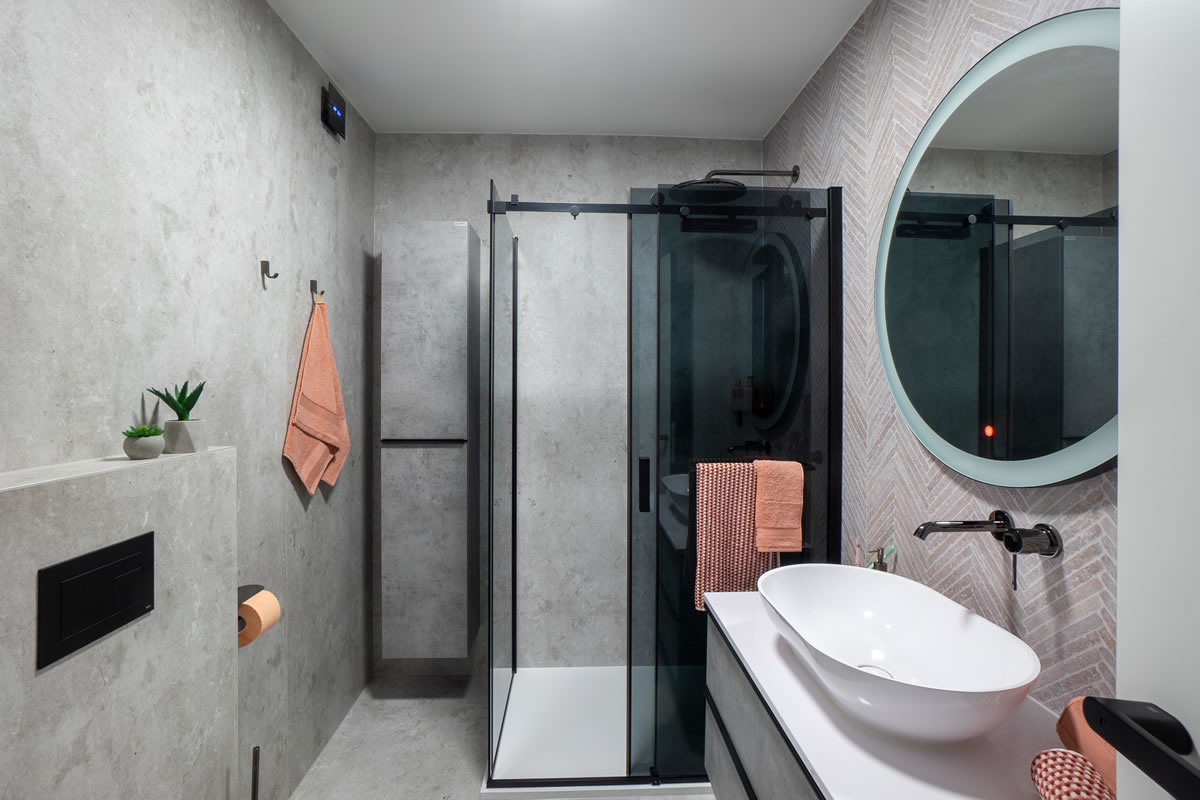 SPC-панели Rocko Tiles в интерьере ванной комнаты