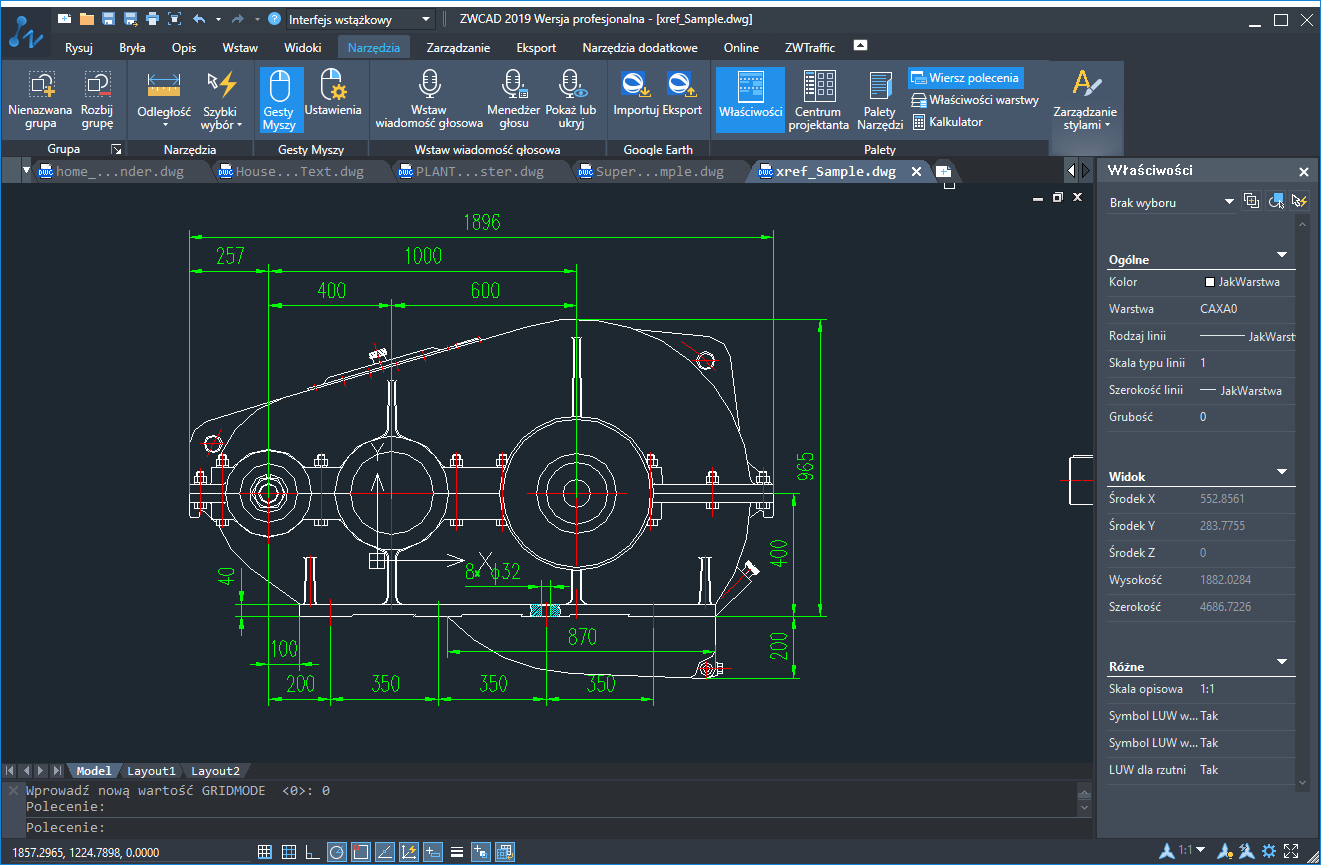 Интерфейс ZWCAD с DWG-чертежом, размерами, лентой инструментов и панелью свойств