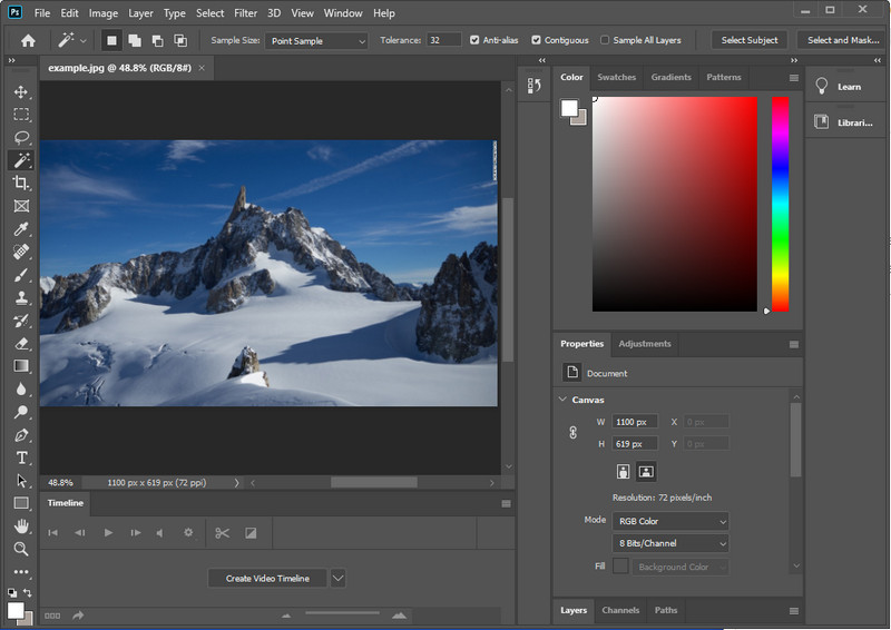 Интерфейс Adobe Photoshop с изображением, панелью инструментов и Timeline