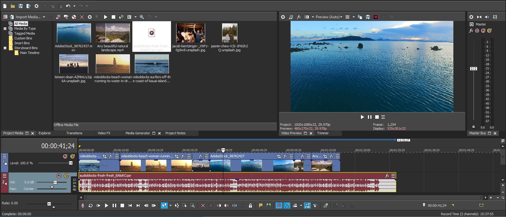 Интерфейс VEGAS Pro с монтажным таймлайном