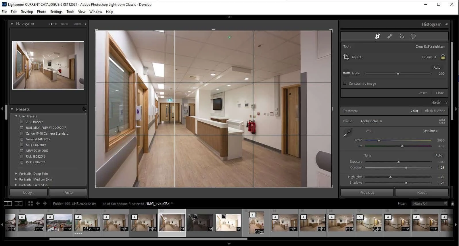 Интерфейс Adobe Lightroom Classic в модуле Develop с активным кадрированием