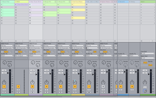 Session View Ableton Live 12 с клипами, сценами и секцией микшера