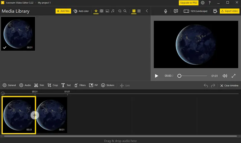 Интерфейс Icecream Video Editor с медиатекой, просмотром и таймлайном