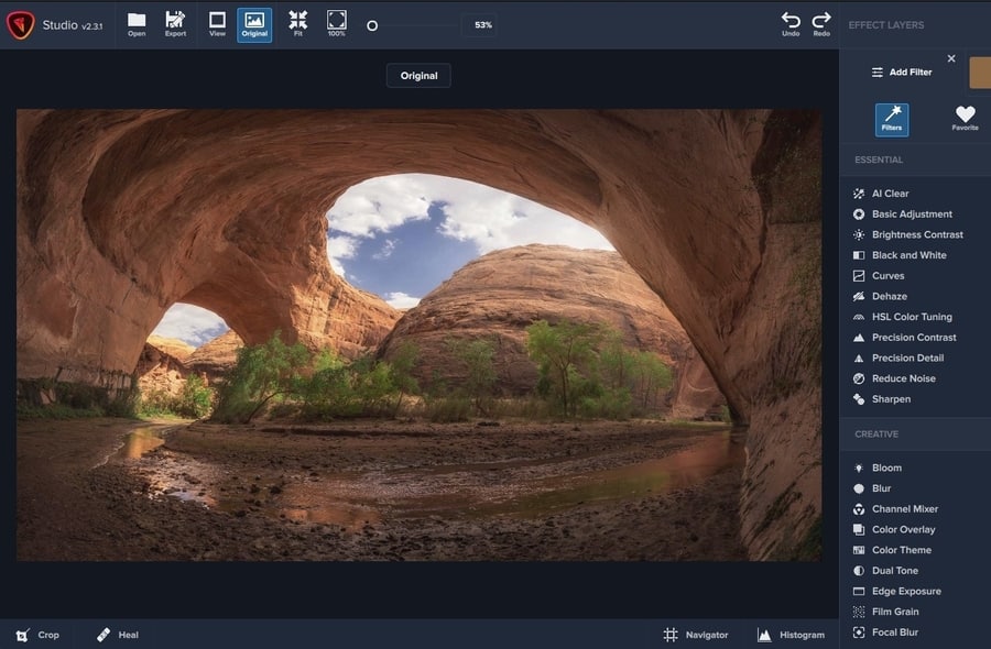 Интерфейс Topaz Studio 2 с открытым изображением, панелью Effect Layers и списком фильтров
