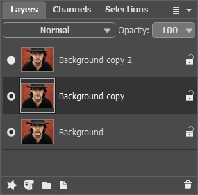Панель Layers с двумя копиями фонового слоя для поп-арт-постера