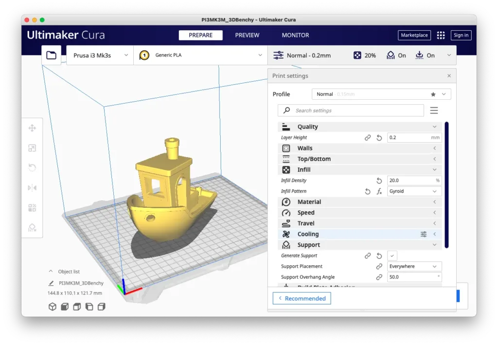 Интерфейс Ultimaker Cura с моделью на виртуальном столе и настройками печати