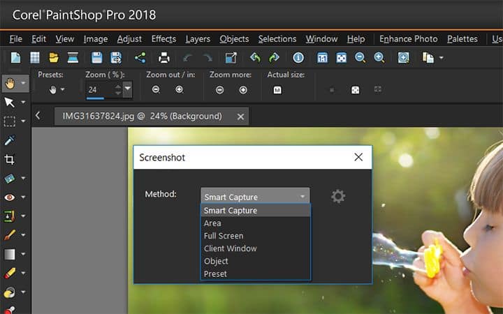 Интерфейс Corel PaintShop Pro с рабочим изображением и панелью инструментов