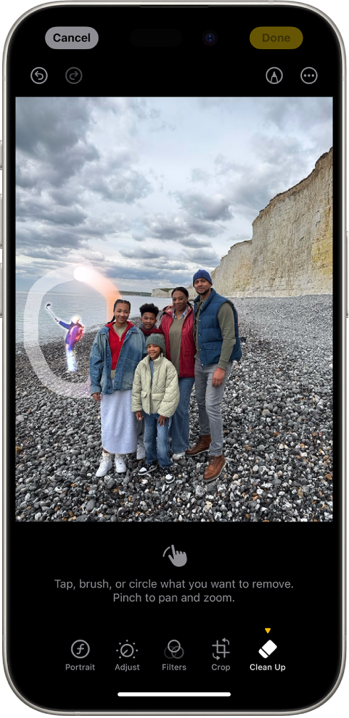 Apple Photos на iPhone: кнопка Clean Up и выделение человека